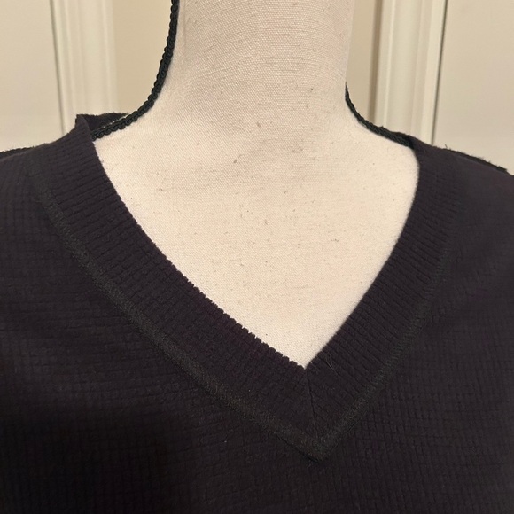 Cupio soft black Vneck over sized shirt/sweater - Picture 4 of 6